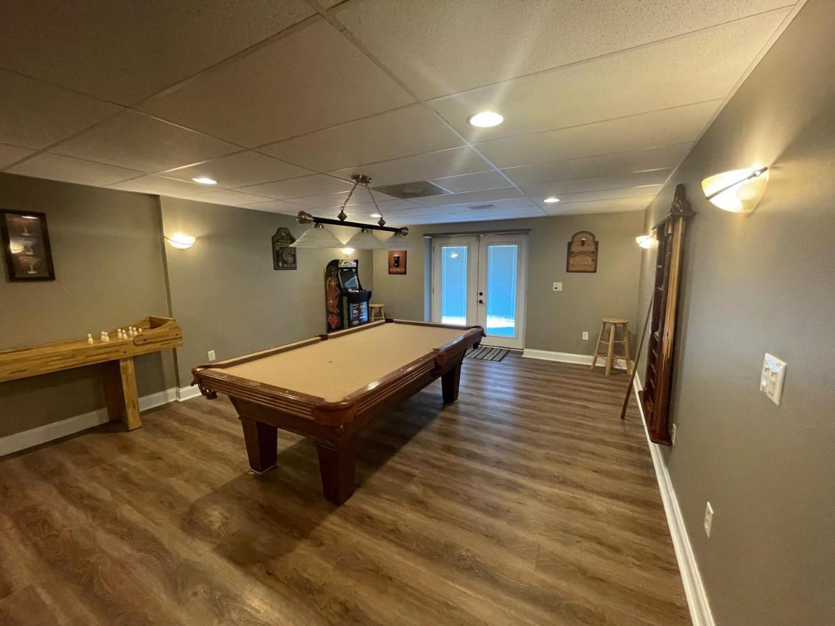 סביירוויל Smokie Mountain Lake House On Douglas Lake - 11 Bedrooms, 6 Bathrooms Sleeping 30 - Lakefront, Secluded, Private, Gated, Personal Boat Dock, Hot Tub , Theater Room, Games Room, Hot Tub, Indoor & Outdoor Kitchens מראה חיצוני תמונה