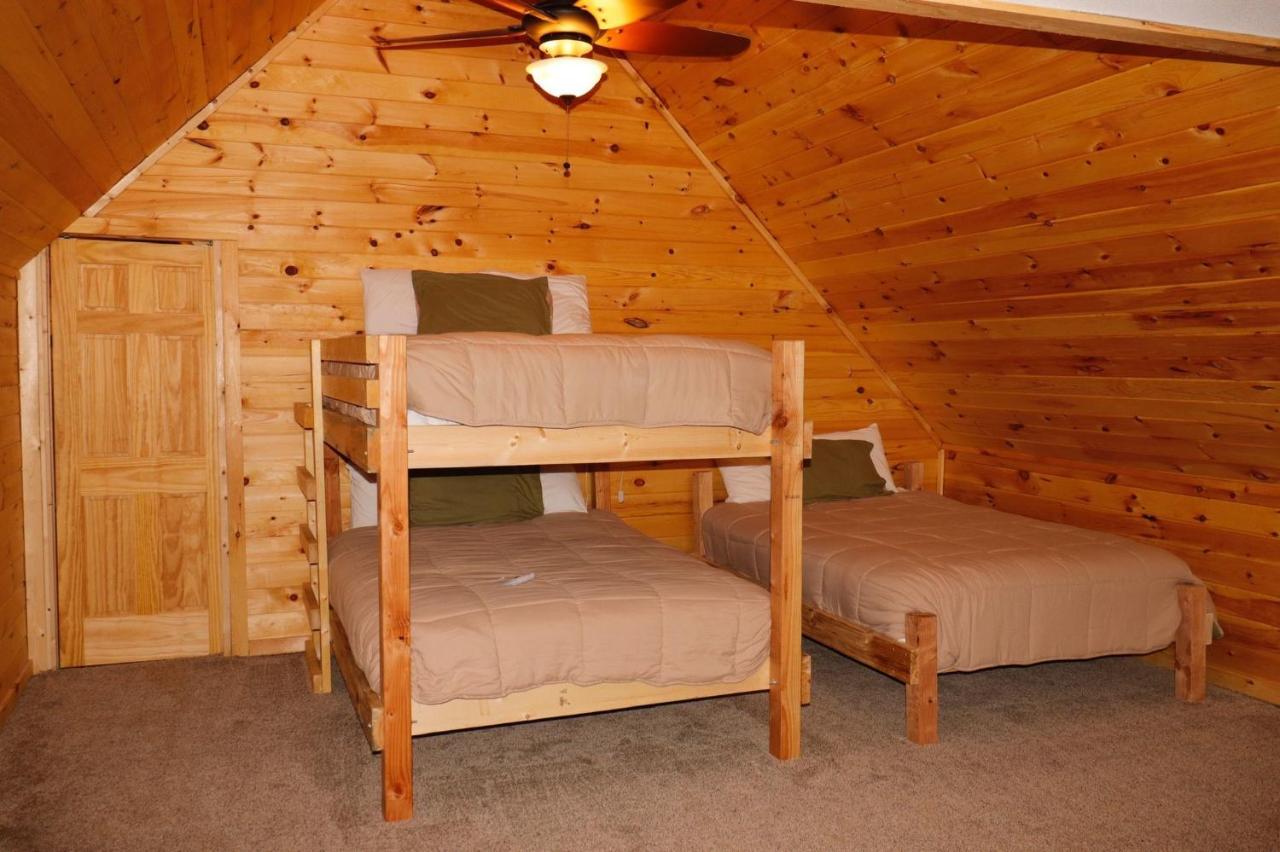 סביירוויל Smokie Mountain Lake House On Douglas Lake - 11 Bedrooms, 6 Bathrooms Sleeping 30 - Lakefront, Secluded, Private, Gated, Personal Boat Dock, Hot Tub , Theater Room, Games Room, Hot Tub, Indoor & Outdoor Kitchens מראה חיצוני תמונה