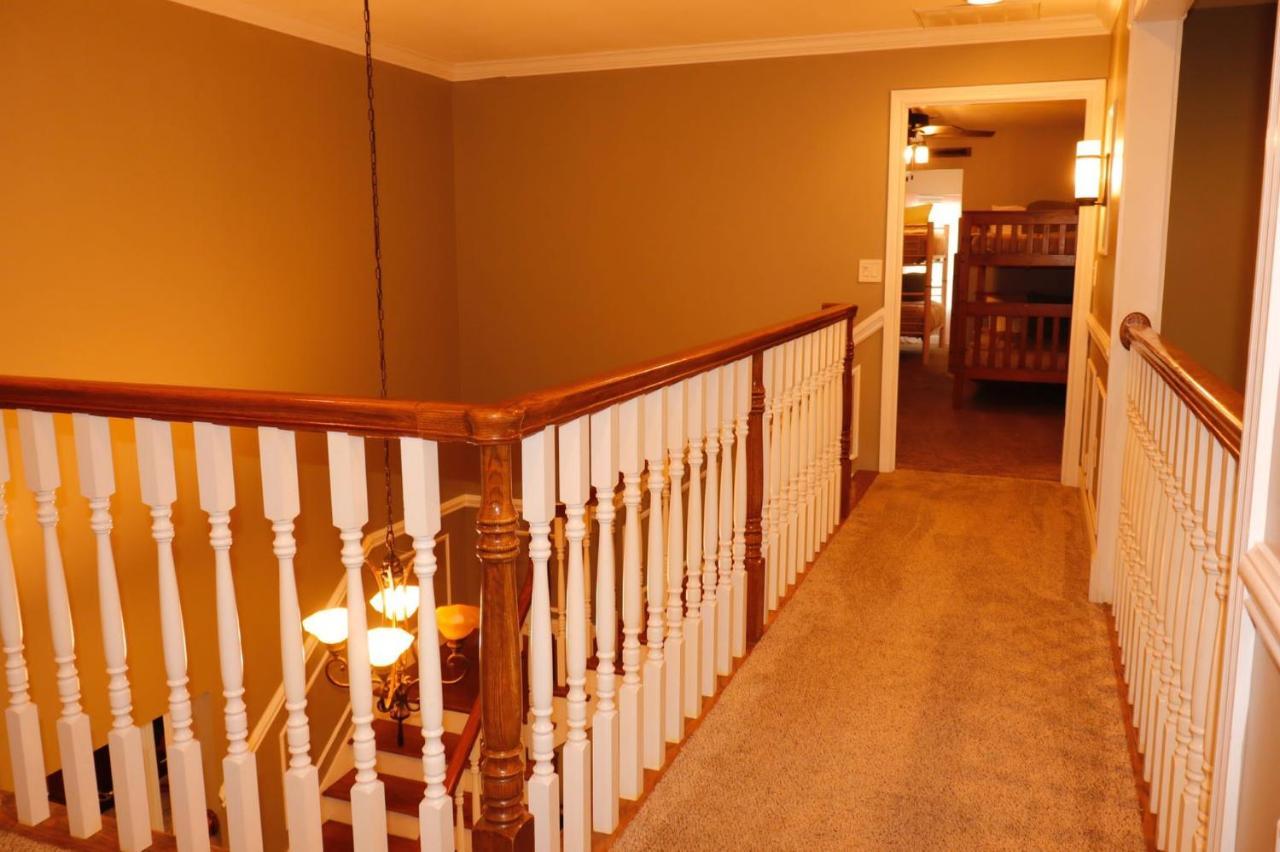 סביירוויל Smokie Mountain Lake House On Douglas Lake - 11 Bedrooms, 6 Bathrooms Sleeping 30 - Lakefront, Secluded, Private, Gated, Personal Boat Dock, Hot Tub , Theater Room, Games Room, Hot Tub, Indoor & Outdoor Kitchens מראה חיצוני תמונה