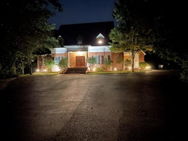 סביירוויל Smokie Mountain Lake House On Douglas Lake - 11 Bedrooms, 6 Bathrooms Sleeping 30 - Lakefront, Secluded, Private, Gated, Personal Boat Dock, Hot Tub , Theater Room, Games Room, Hot Tub, Indoor & Outdoor Kitchens מראה חיצוני תמונה