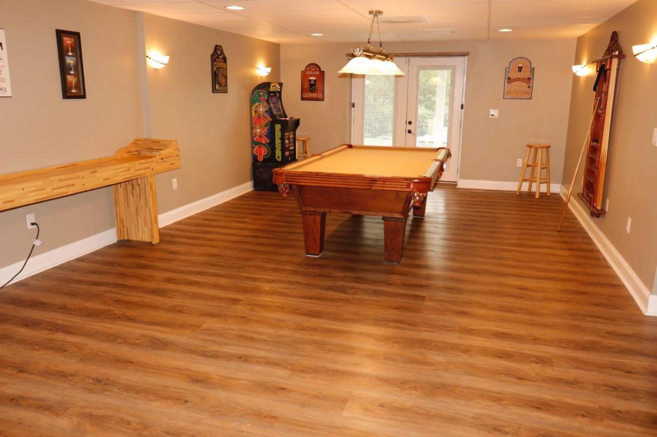 סביירוויל Smokie Mountain Lake House On Douglas Lake - 11 Bedrooms, 6 Bathrooms Sleeping 30 - Lakefront, Secluded, Private, Gated, Personal Boat Dock, Hot Tub , Theater Room, Games Room, Hot Tub, Indoor & Outdoor Kitchens מראה חיצוני תמונה