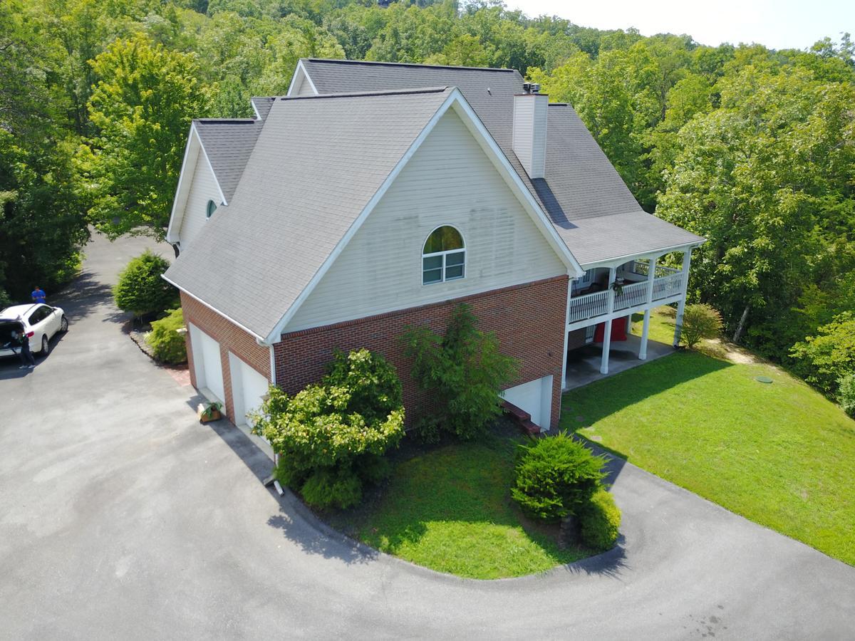 סביירוויל Smokie Mountain Lake House On Douglas Lake - 11 Bedrooms, 6 Bathrooms Sleeping 30 - Lakefront, Secluded, Private, Gated, Personal Boat Dock, Hot Tub , Theater Room, Games Room, Hot Tub, Indoor & Outdoor Kitchens מראה חיצוני תמונה